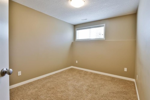 215 Haru Moriyama Place North, Lethbridge, AB - Indoor Photo Showing Other Room