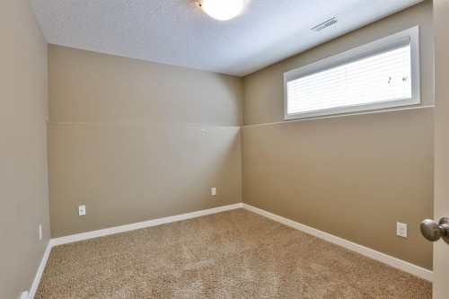 215 Haru Moriyama Place North, Lethbridge, AB - Indoor Photo Showing Other Room