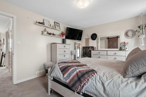 648 Parkside Green, Coaldale, AB - Indoor Photo Showing Bedroom