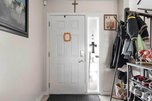 648 Parkside Green, Coaldale, AB - Indoor Photo Showing Other Room