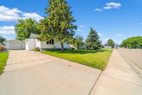 945 3 Avenue  Vauxhall, AB T0K 2K0