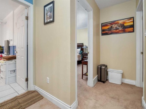 106 Ojibwa Place West, Lethbridge, AB - Indoor Photo Showing Other Room