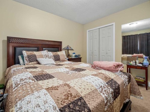 106 Ojibwa Place West, Lethbridge, AB - Indoor Photo Showing Bedroom