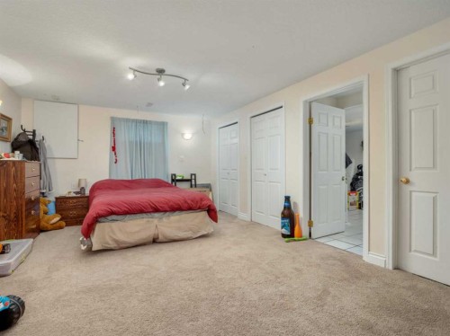 106 Ojibwa Place West, Lethbridge, AB - Indoor Photo Showing Bedroom