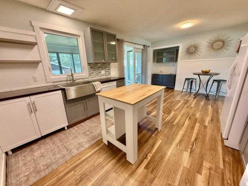 221 Mcdermott Road, Coalhurst, AB - Indoor Photo Showing Kitchen