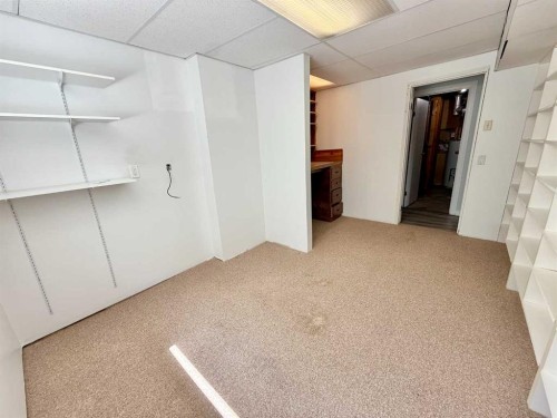 221 Mcdermott Road, Coalhurst, AB - Indoor