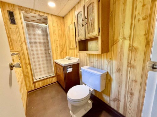 221 Mcdermott Road, Coalhurst, AB - Indoor Photo Showing Bathroom