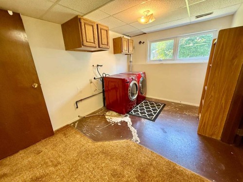 221 Mcdermott Road, Coalhurst, AB - Indoor