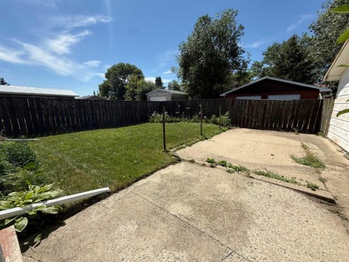 221 Mcdermott Road, Coalhurst, AB - Outdoor