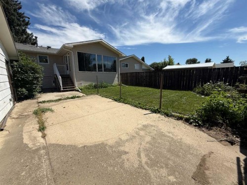 221 Mcdermott Road, Coalhurst, AB - Outdoor