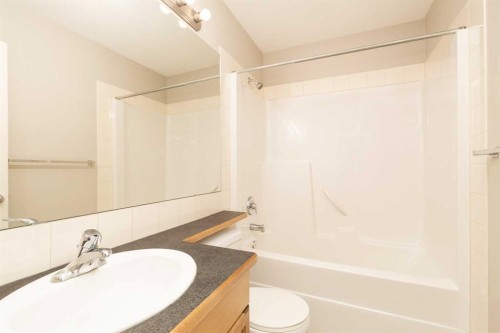 2-101 Silkstone Road West, Lethbridge, AB - Indoor Photo Showing Bathroom