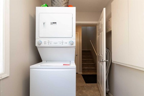 2-101 Silkstone Road West, Lethbridge, AB - Indoor Photo Showing Laundry Room