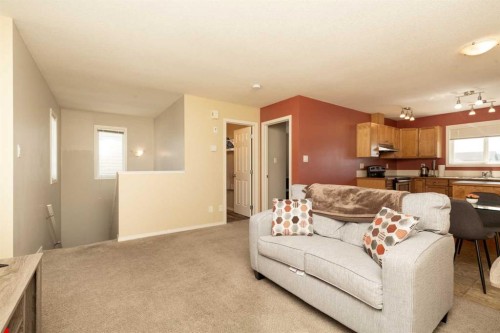 2-101 Silkstone Road West, Lethbridge, AB - Indoor Photo Showing Living Room