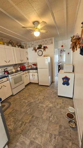 104 1 A Avenue, Coutts, AB - Indoor