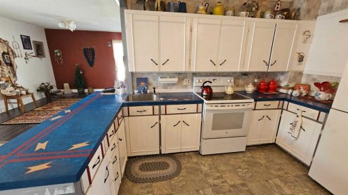 104 1 A Avenue, Coutts, AB - Indoor Photo Showing Kitchen
