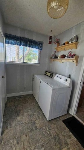 104 1 A Avenue, Coutts, AB - Indoor Photo Showing Laundry Room