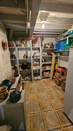 104 1 A Avenue, Coutts, AB - Indoor