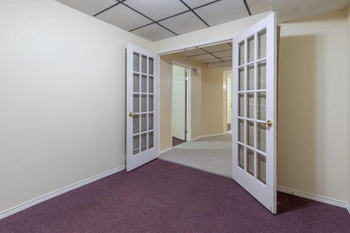 180 E 400 N, Raymond, AB - Indoor Photo Showing Other Room