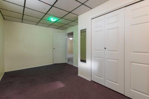 180 E 400 N, Raymond, AB - Indoor Photo Showing Other Room