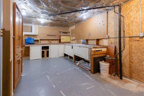 180 E 400 N, Raymond, AB - Indoor Photo Showing Basement