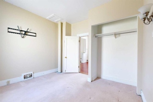 538 12C Street North, Lethbridge, AB - Indoor Photo Showing Other Room