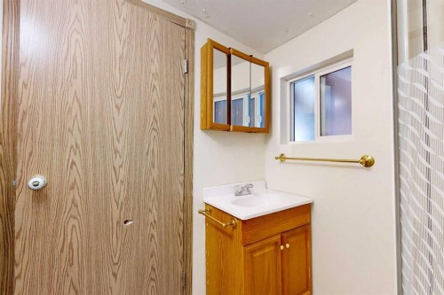 538 12C Street North, Lethbridge, AB - Indoor