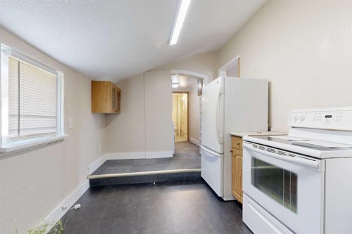 538 12C Street North, Lethbridge, AB - Indoor Photo Showing Kitchen