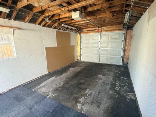538 12C Street North, Lethbridge, AB - Indoor