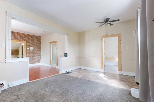 538 12C Street North, Lethbridge, AB - Indoor Photo Showing Other Room