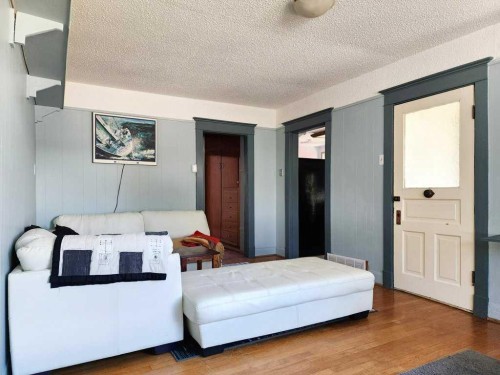 2229 210 Street, Bellevue, AB - Indoor Photo Showing Bedroom