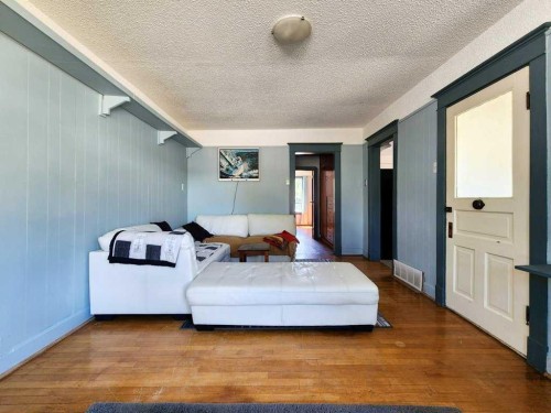 2229 210 Street, Bellevue, AB - Indoor Photo Showing Bedroom