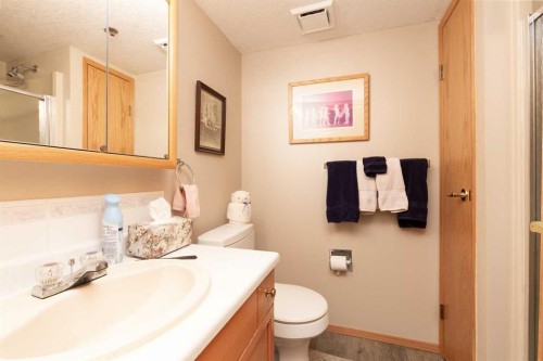 104-75 1 Avenue South, Lethbridge, AB - Indoor Photo Showing Bathroom