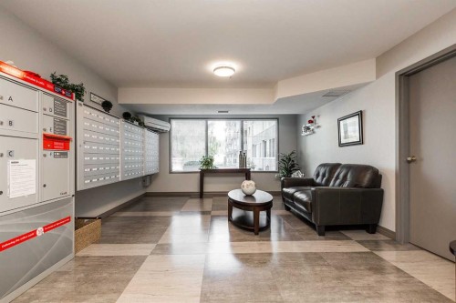 104-75 1 Avenue South, Lethbridge, AB - Indoor Photo Showing Other Room