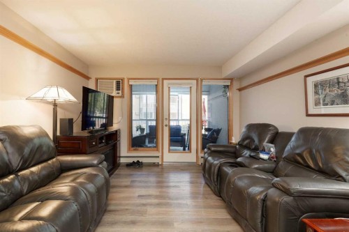 104-75 1 Avenue South, Lethbridge, AB - Indoor Photo Showing Living Room