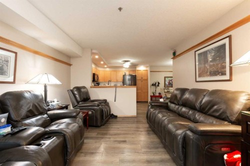 104-75 1 Avenue South, Lethbridge, AB - Indoor Photo Showing Living Room