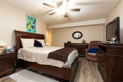 104-75 1 Avenue South, Lethbridge, AB - Indoor Photo Showing Bedroom
