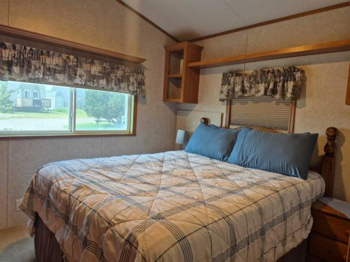 30 Mount Vista Drive, Cardston, AB - Indoor Photo Showing Bedroom