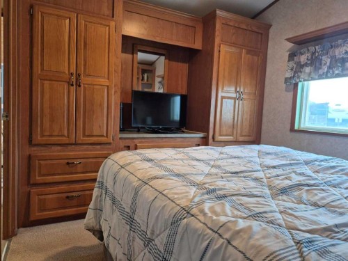 30 Mount Vista Drive, Cardston, AB - Indoor Photo Showing Bedroom