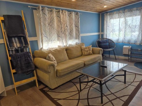 30 Mount Vista Drive, Cardston, AB - Indoor Photo Showing Living Room