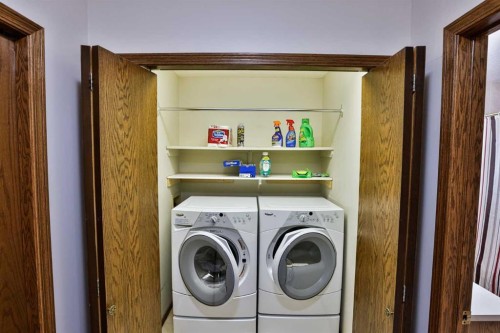936 13 Street South, Lethbridge, AB - Indoor Photo Showing Laundry Room