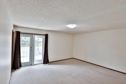 936 13 Street South, Lethbridge, AB - Indoor Photo Showing Other Room