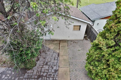 936 13 Street South, Lethbridge, AB - Outdoor