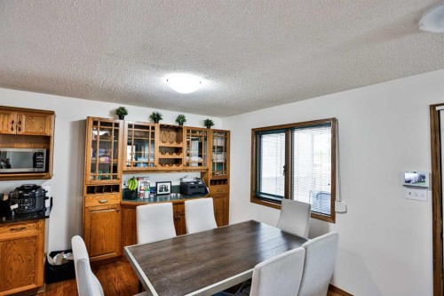 936 13 Street South, Lethbridge, AB - Indoor Photo Showing Dining Room