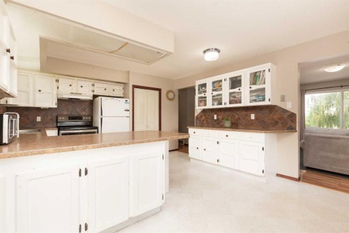258 Mcdermott Road, Coalhurst, AB - Indoor Photo Showing Kitchen