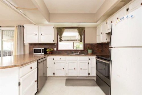 258 Mcdermott Road, Coalhurst, AB - Indoor Photo Showing Kitchen With Double Sink