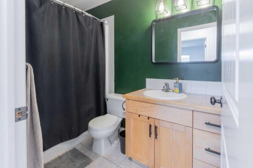 3-750 Heritage Boulevard West, Lethbridge, AB - Indoor Photo Showing Bathroom