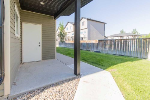 3-750 Heritage Boulevard West, Lethbridge, AB - Outdoor With Exterior
