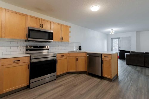 3-750 Heritage Boulevard West, Lethbridge, AB - Indoor Photo Showing Kitchen