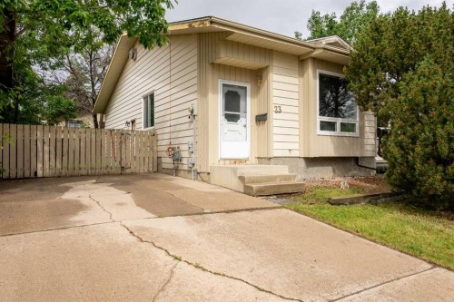 23 Dakota Road WEST Lethbridge, AB T1K 5L4
