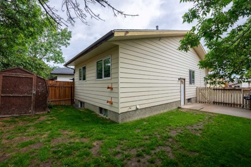 23 Dakota Road West, Lethbridge, AB 